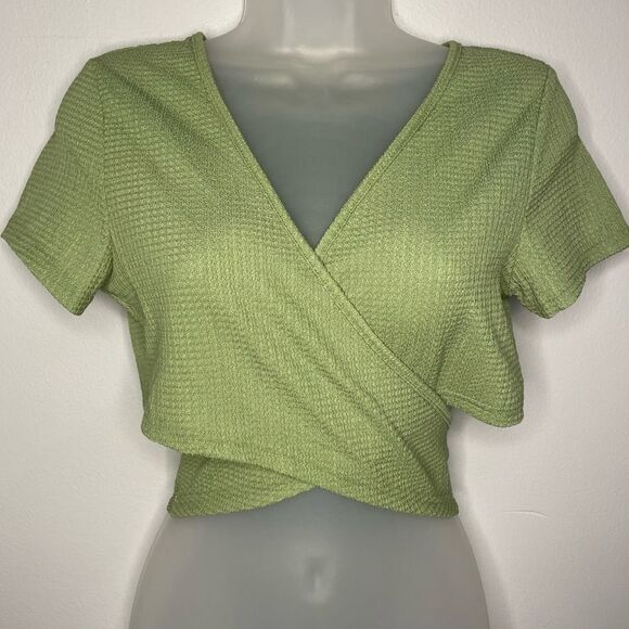 SHEIN Short set with Wrap Knot Back Crop Top - Picture 6 of 12